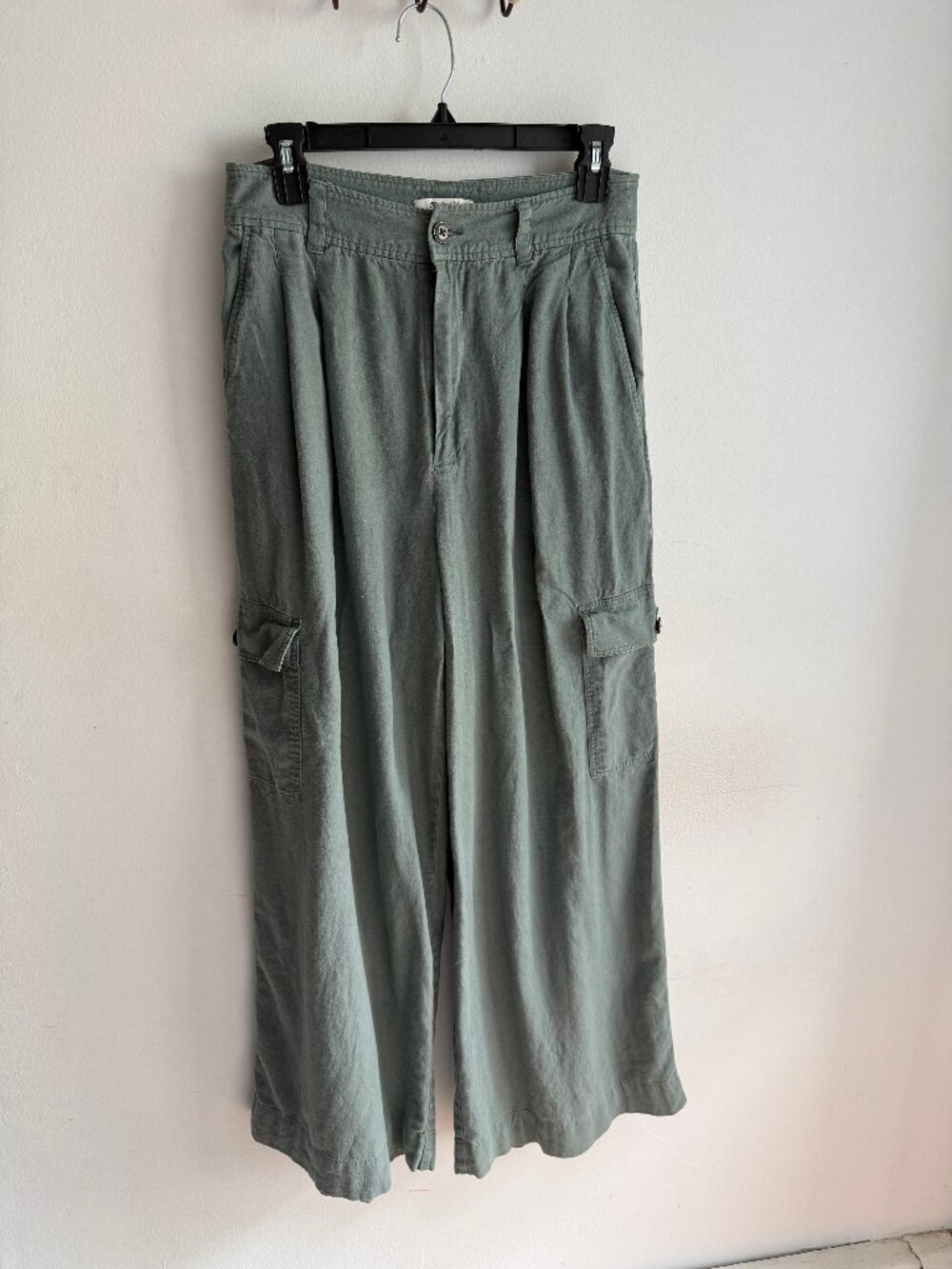 Madewell Wide Leg Pleated Cargo Pants in Linen-Blend - Picture 4 of 8